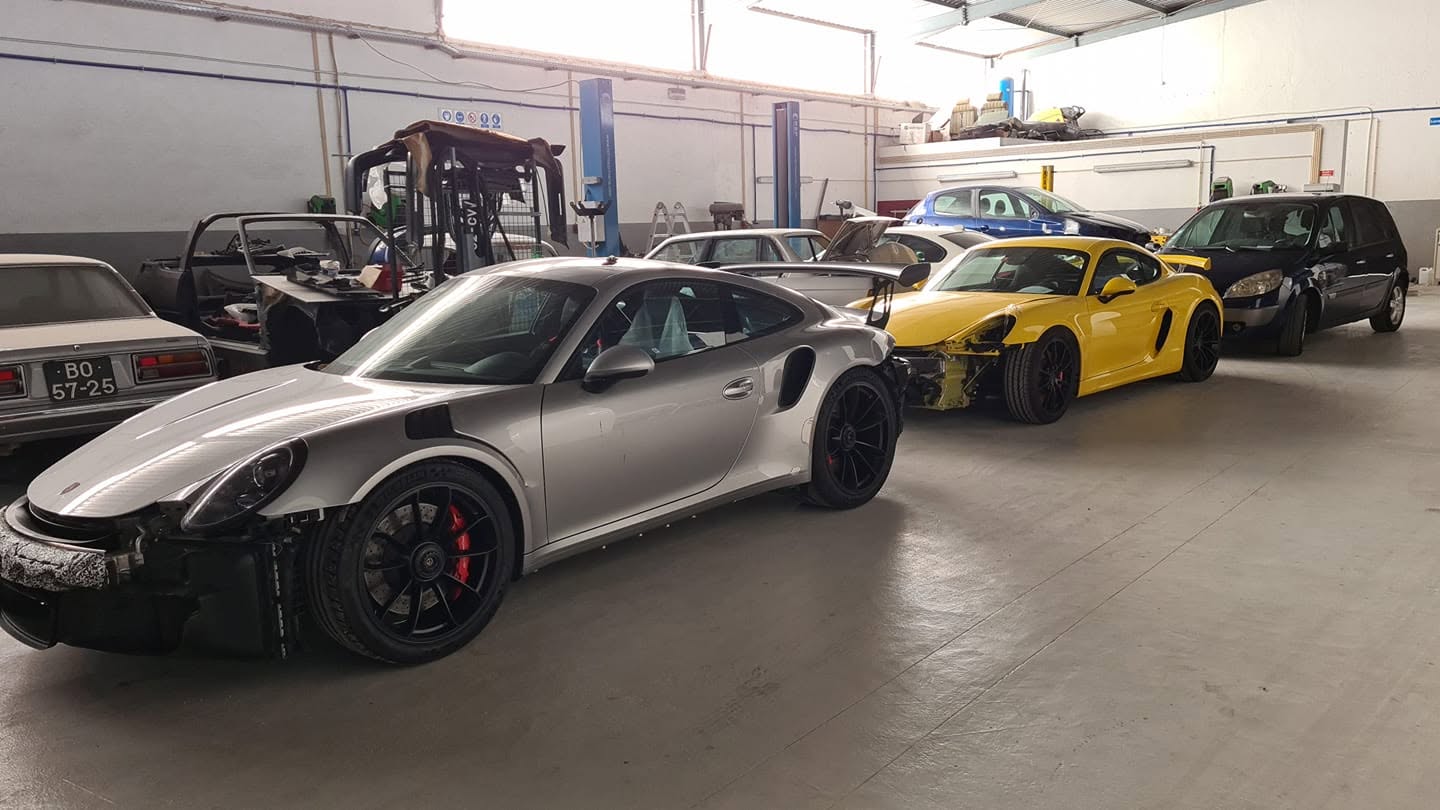 Oficina Victor Ferreira Garage em Mundão, Viseu — Porsche, clássicos e viaturas multimarca em reparação